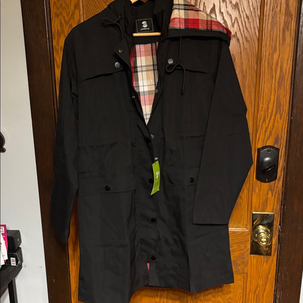 Chic Black Utility Jacket with Plaid Lining